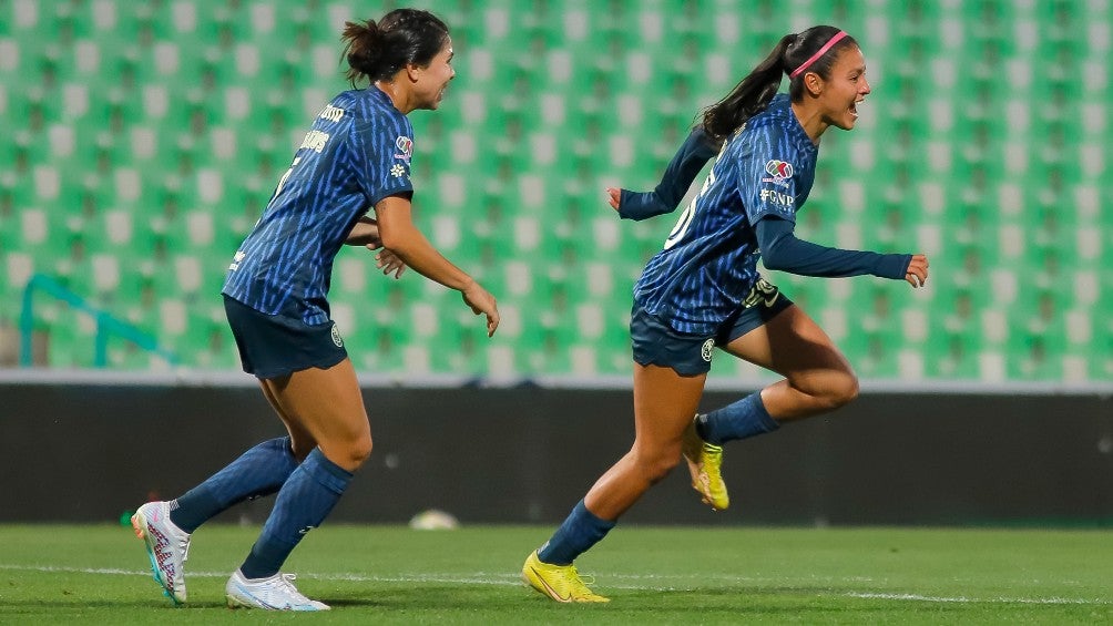 América Femenil celebra el gol del empate