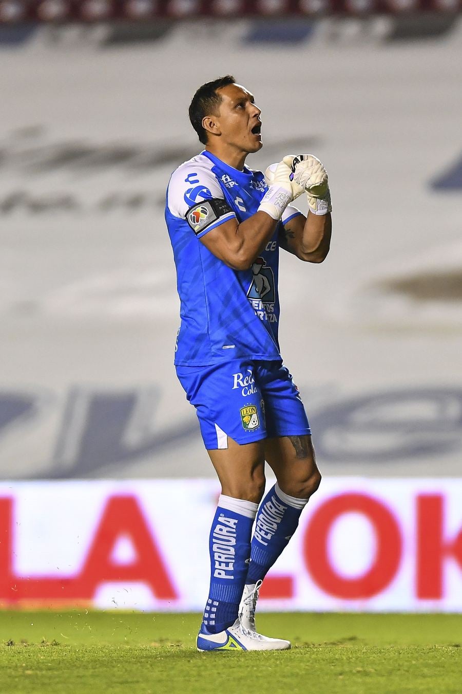 Rodolfo Cota en partido con León