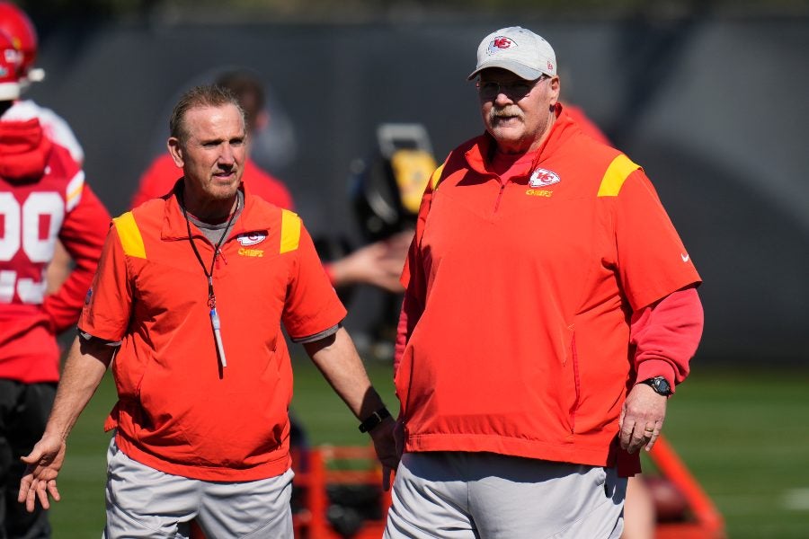 Andy Reid en entrenamiento previo al Super Bowl LVII