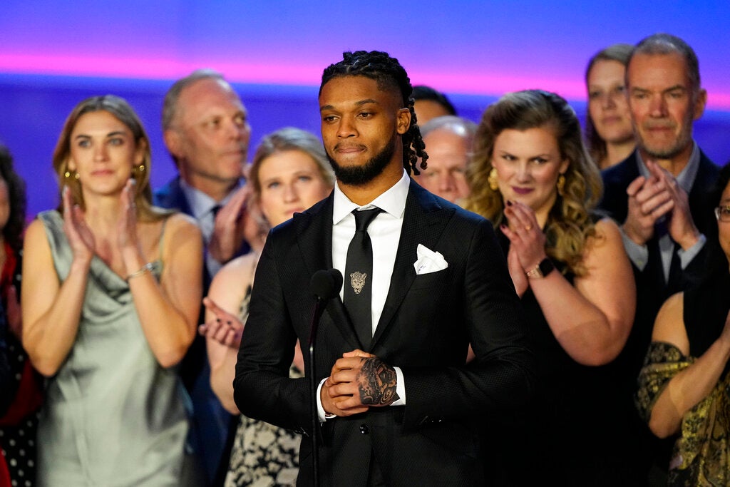 Damar Hamlin fue el hombre de la noche en NFL Honors