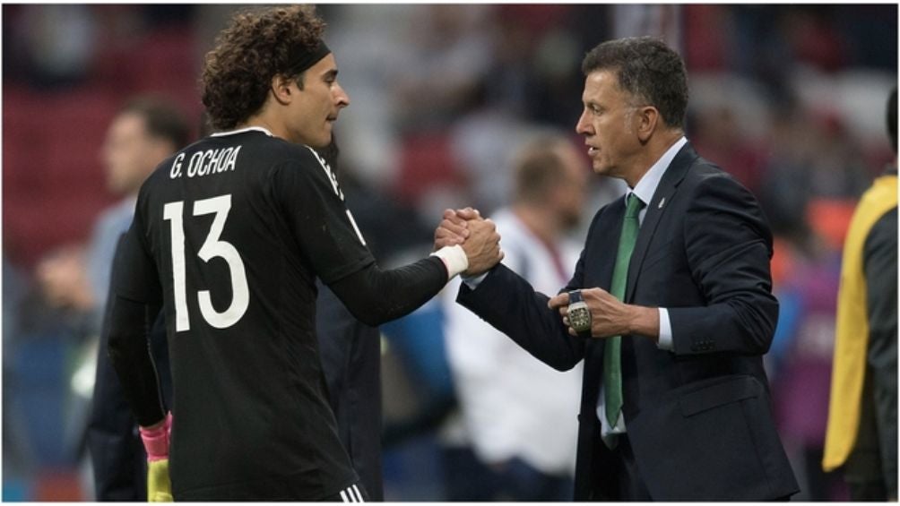 Juan Carlos Osorio junto a Guillermo Ochoa