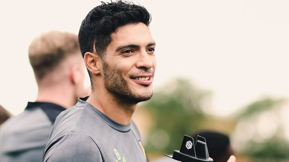 Raúl Jiménez durante un entrenamiento