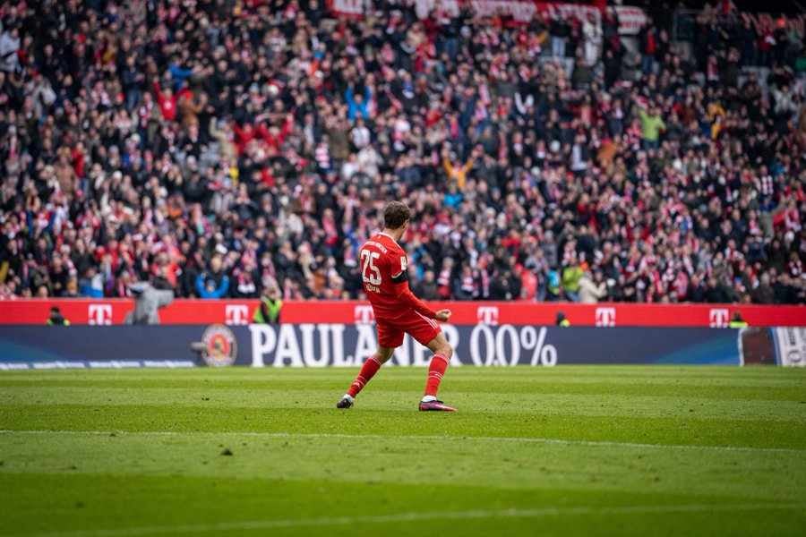 Thomas Muller festejado su gol