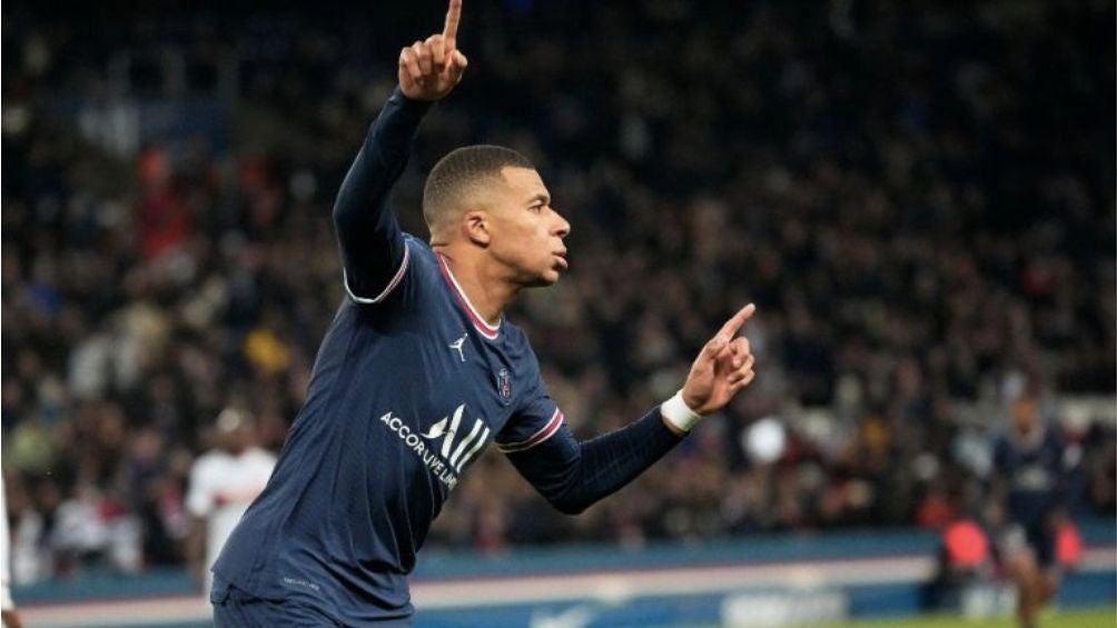 Mbappé celebra un gol con el PSG