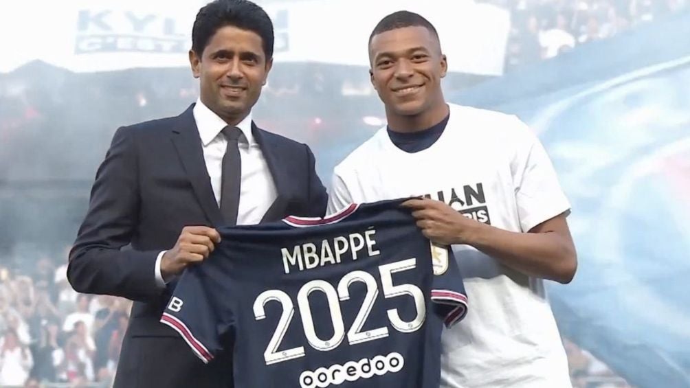 Mbappé anunciando su renovación con el PSG