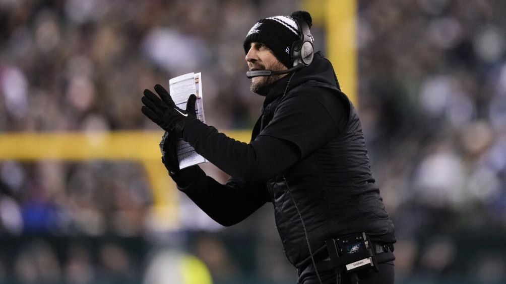 Nick Sirianni, head coach de los Eagles, en un partido de temporada regular