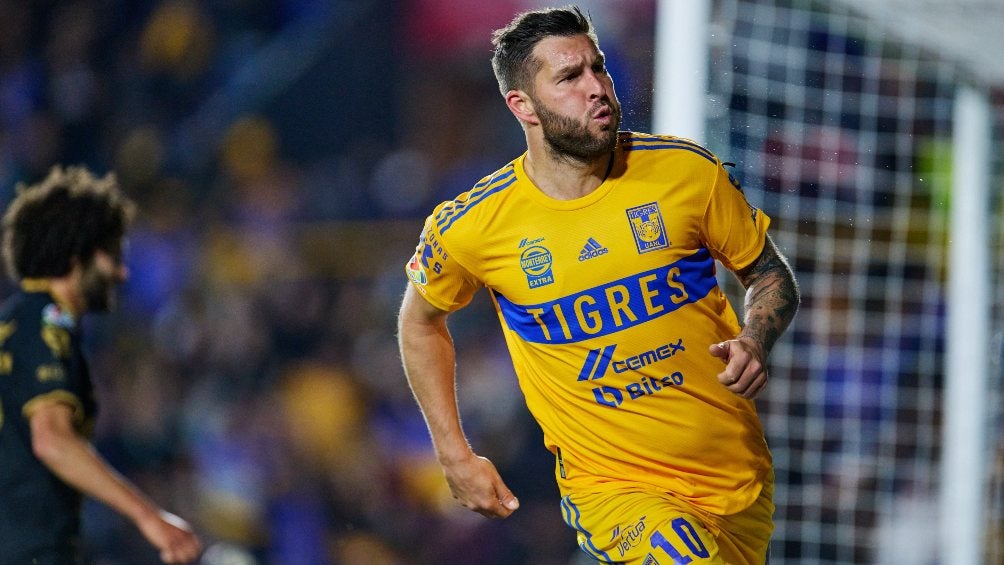 André-Pierre Gignac celebra su gol ante Pumas