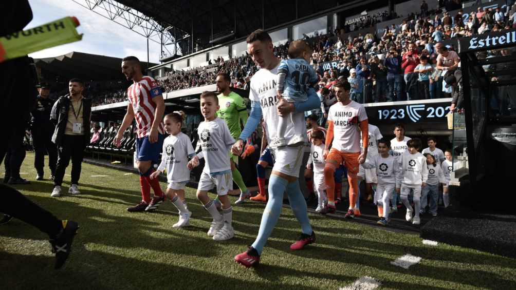 "Animo Marche" es la leyenda que se leía en las playeras de los compañeros del argentino