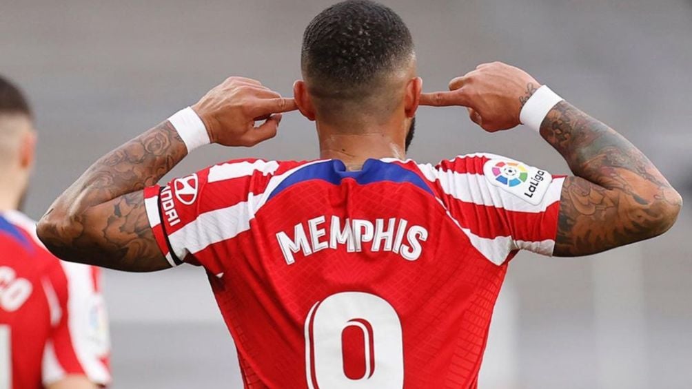 Depay logró su primer gol con los colchoneros