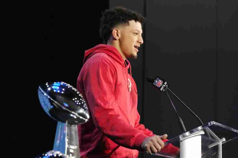 Mahomes ante los medios de comunicación