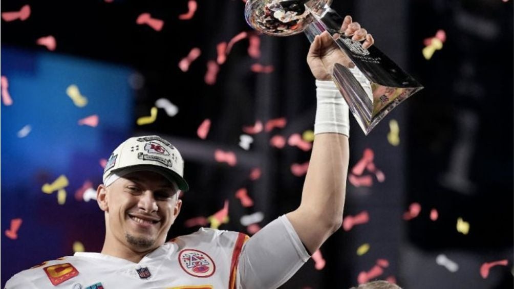 El QB de los Chiefs celebra el Super Bowl LVII