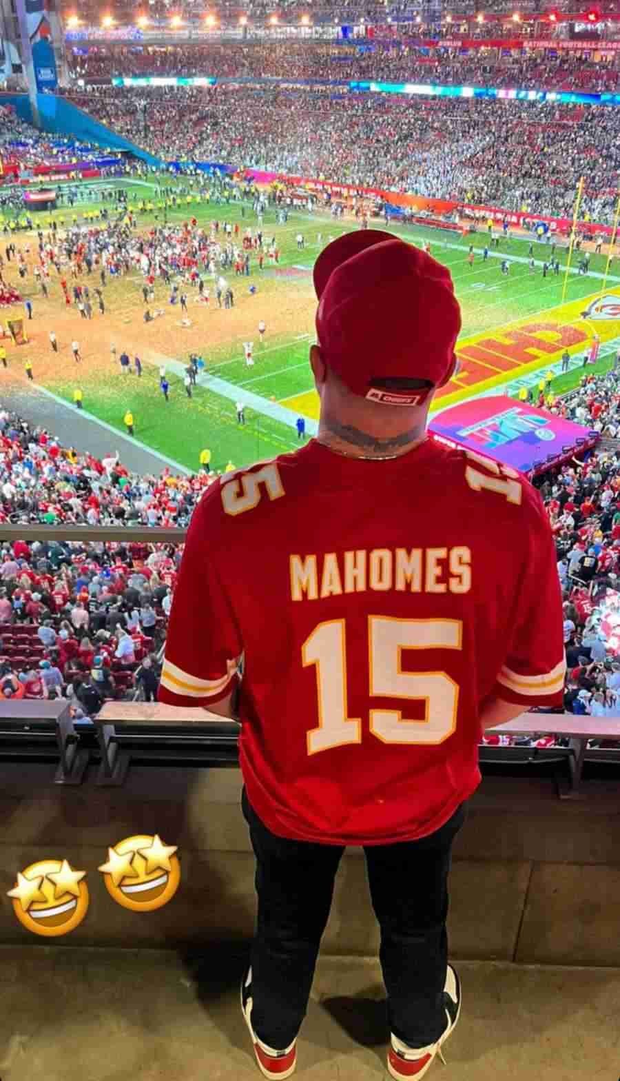 Canelo Álvarez apoyando a Chiefs