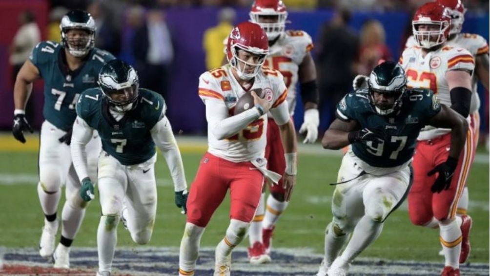 Mahomes en una de las jugadas que definió el encuentro