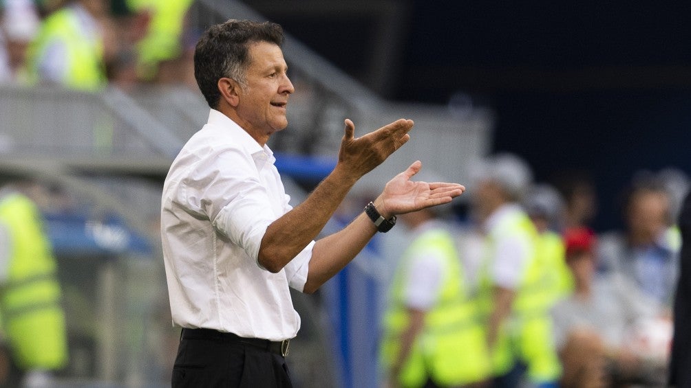 Juan Carlos Osorio dirigiendo un partido