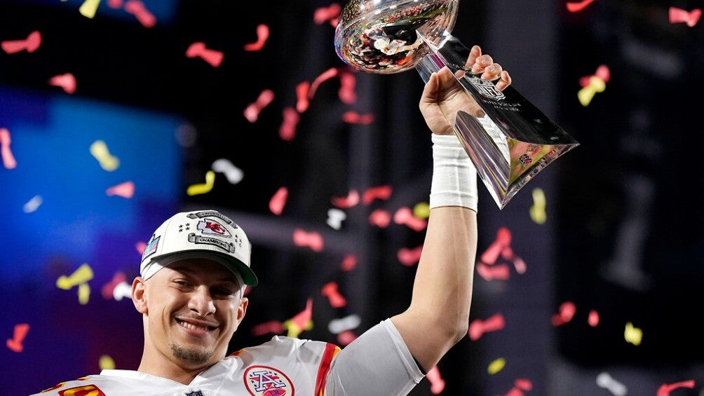 Patrick Mahomes celebra su victoria en el Super Bowl LVII