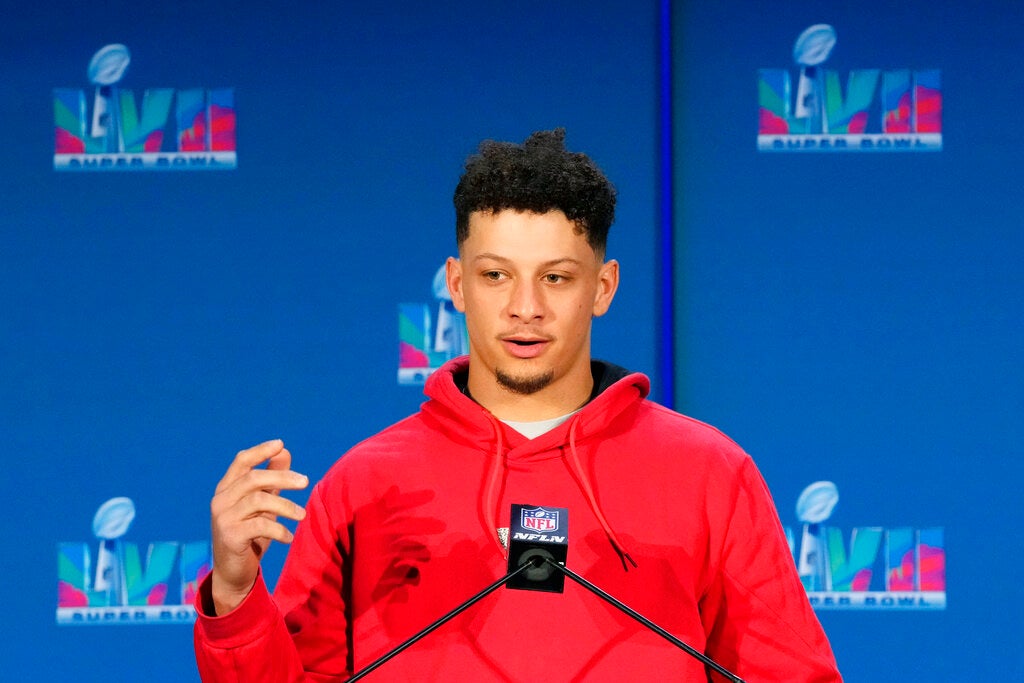 Patrick Mahomes en duelo con los Chiefs