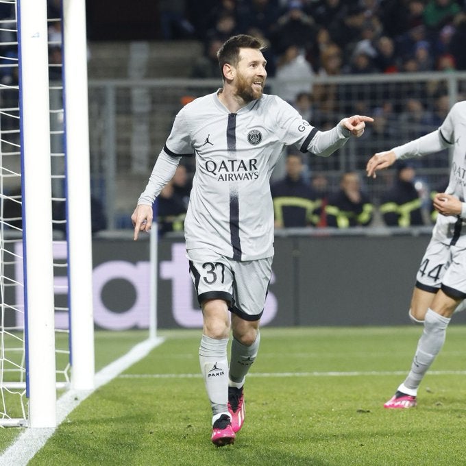 Lionel Messi festeja un gol con el PSG