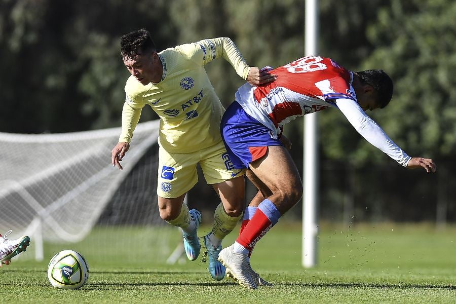 Federico Viñas durante un partido con América Sub 20