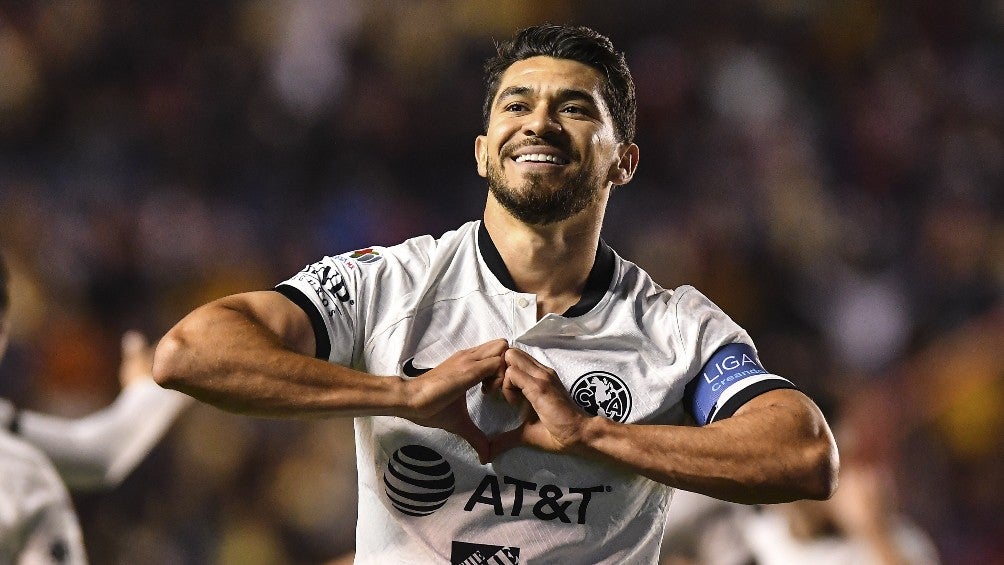 Henry Martín celebra un gol con América