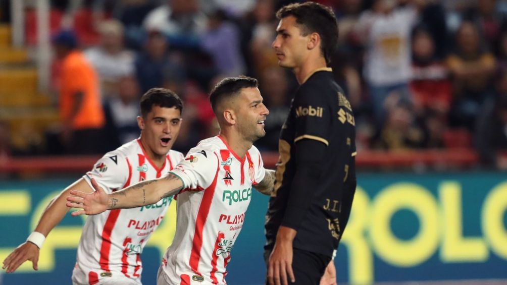 Necaxa aplastó a Pumas