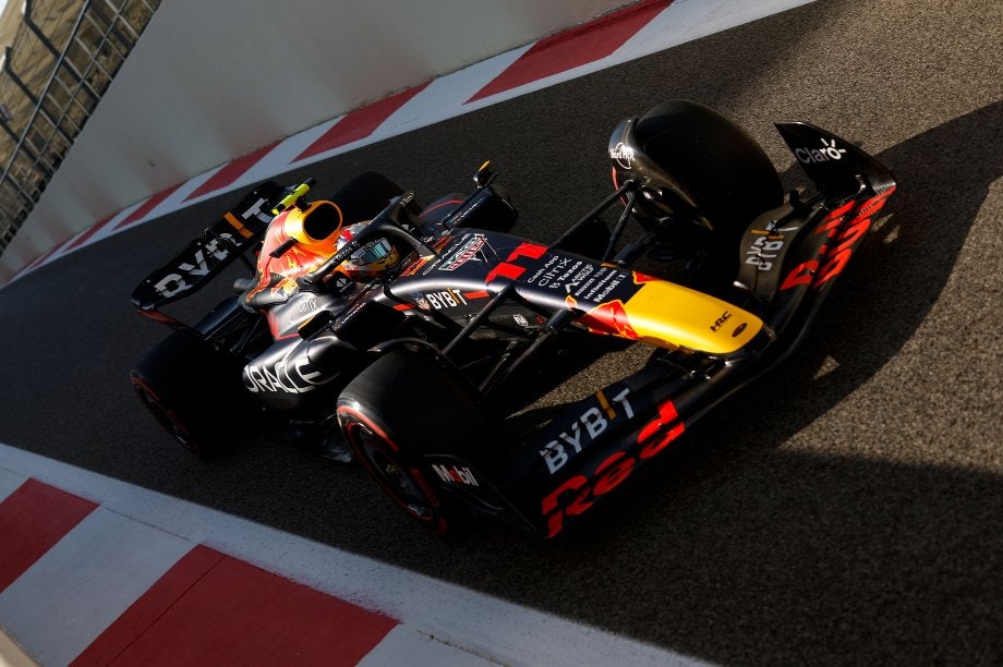 Checo Pérez corriendo en la F1