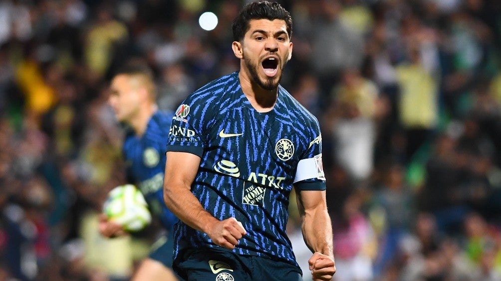 Henry Martín celebra un gol con América