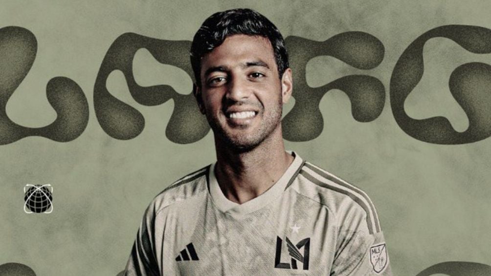 Carlos Vela presentó el nuevo uniforme del LAFC para la campaña 2023