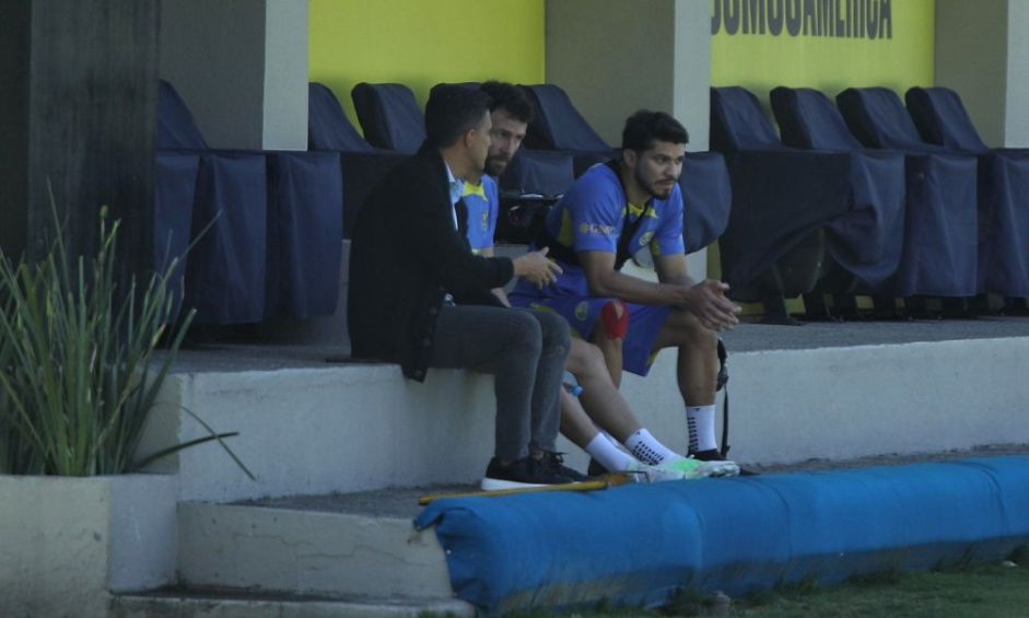 Henry Martin y Layún platicando con Diego Ramírez