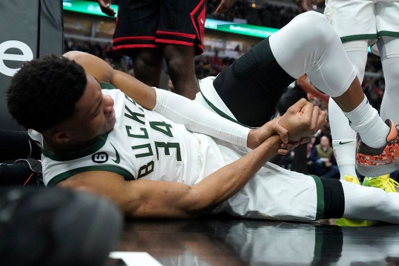 Giannis Antetokounmpo lesionado