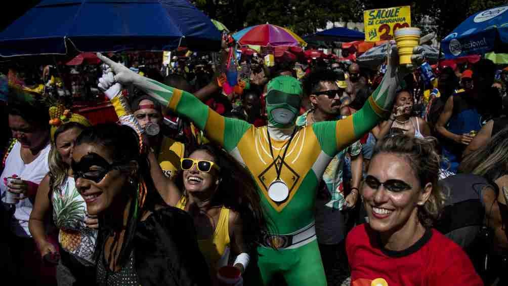 Carnaval de Brasil vuelve al ritmo de samba tras la pandemia 