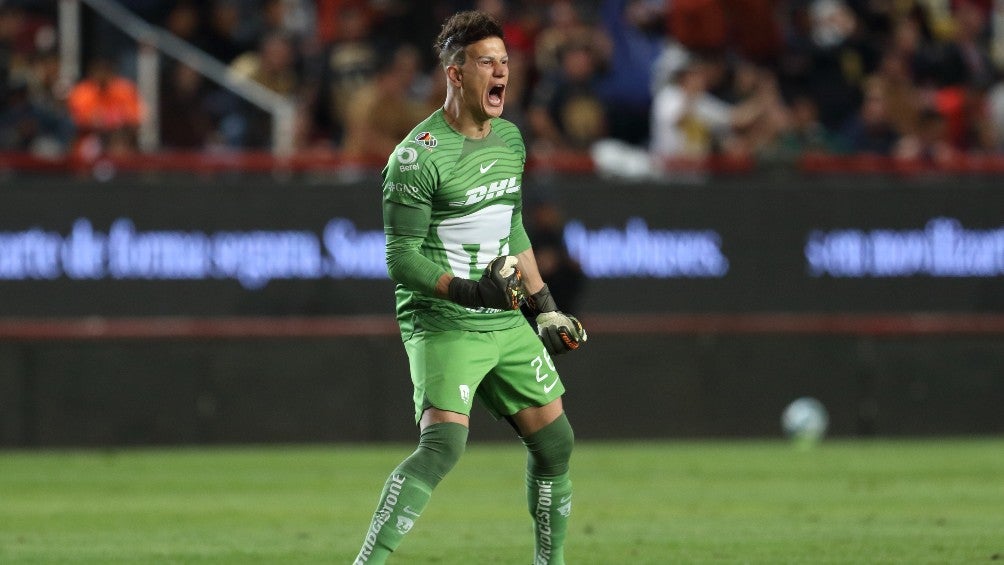 Sebastián Sosa en partido con Pumas