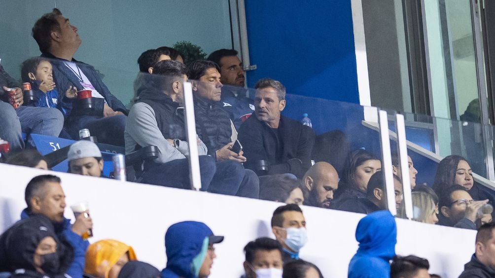 Diego Cocca en el palco del Estadio Cuauhtémoc para ver el Puebla vs Cruz Azul