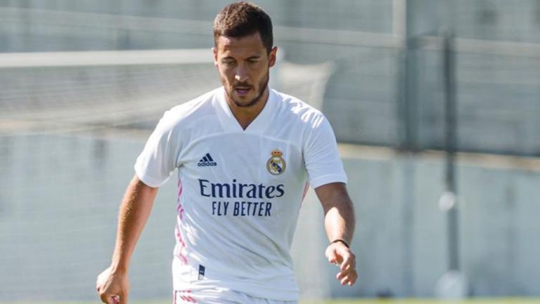 Eden Hazard durante un duelo con el Real Madrid