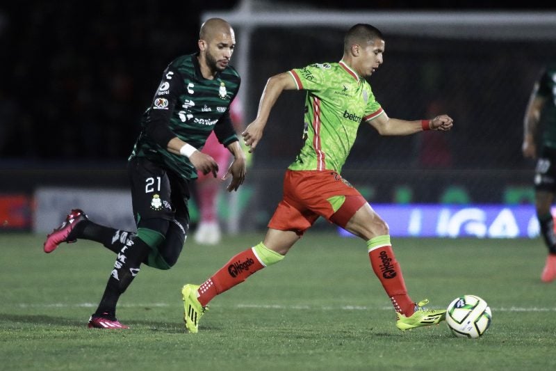 Acciones entre Santos y Bravos