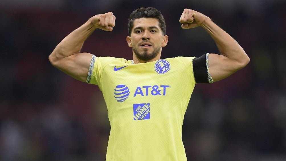 Henry Martín celebra un gol con América