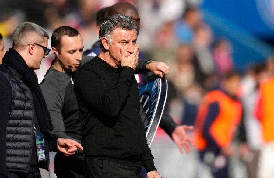 Chrisophe Galtier en el juego ante Lille