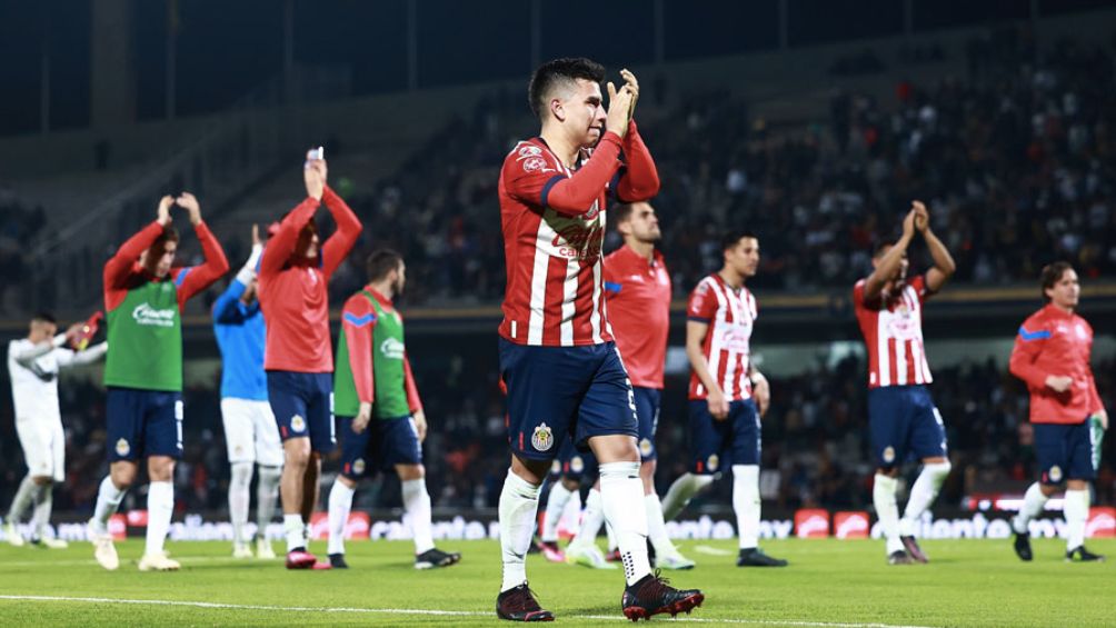 Los jugadores del Rebaño celebran junto a su afición