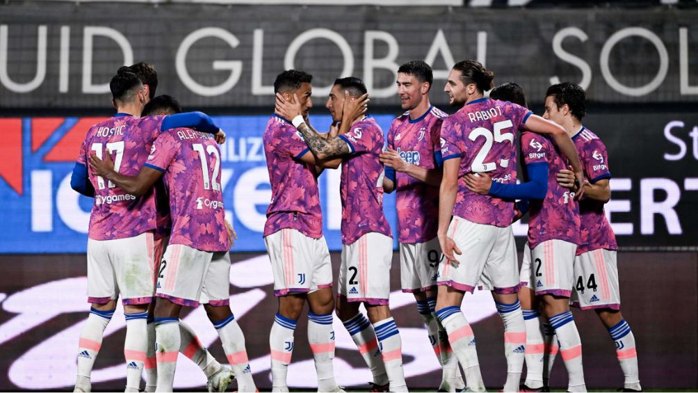 Los jugadores de la Juve celebran el segundo gol