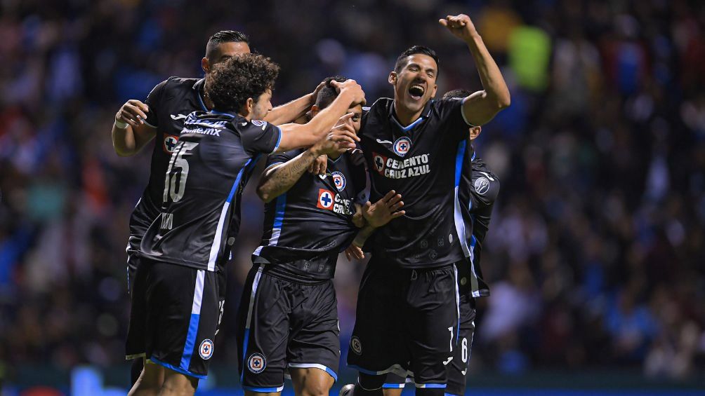 Antuna celebra con sus compañeros el gol del Cata Domínguez