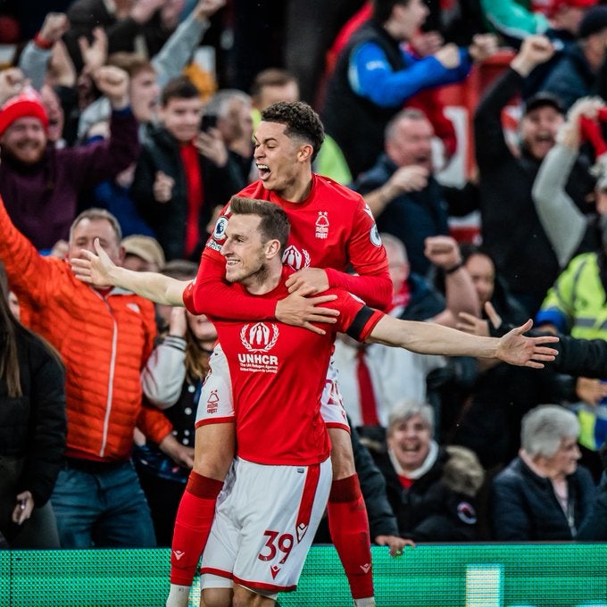 Jugadores del Forest celebrando gol