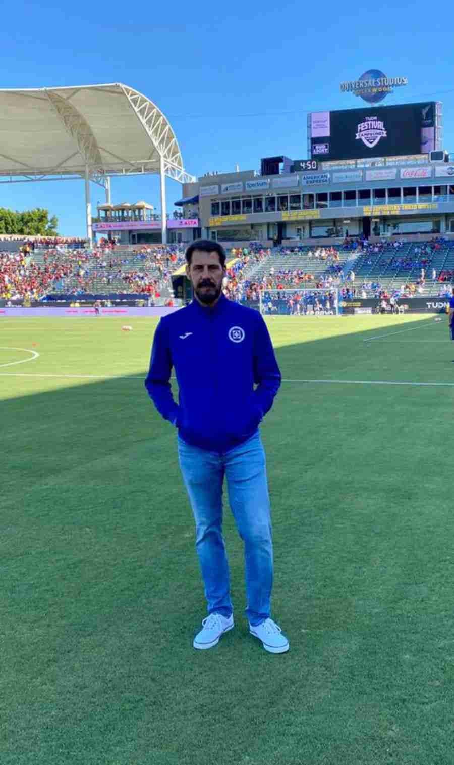 Carlos López de Silanes en partido de Cruz Azul