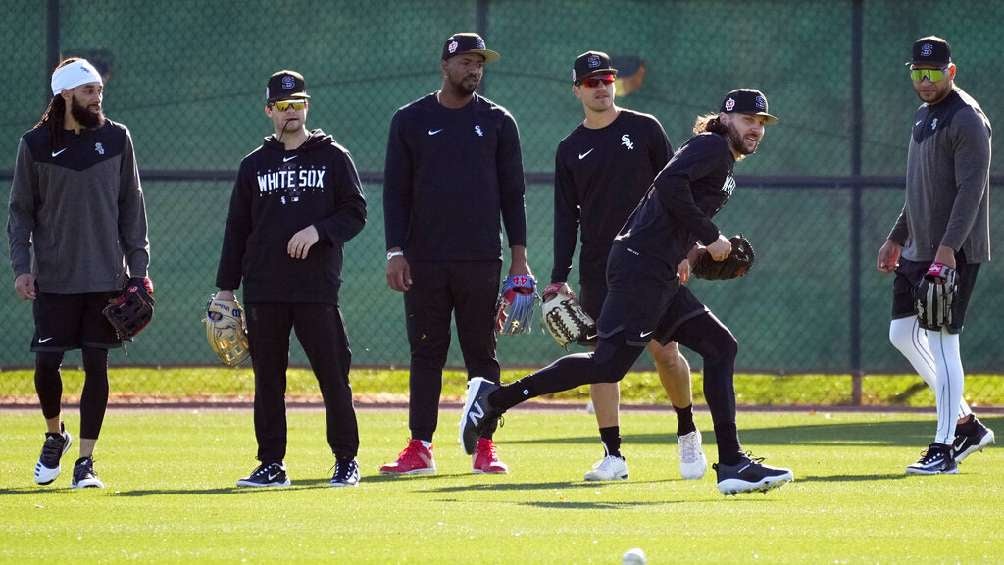 Jugadores de White Sox entrenando