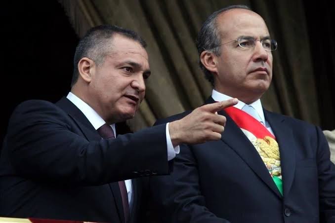 García Luna junto a Felipe Calderón