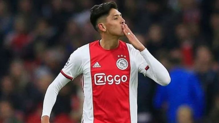 Edson Álvarez celebra un gol con el Ajax