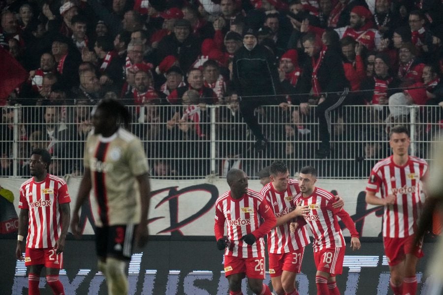 Equipo de Union Berlin festejando gol 