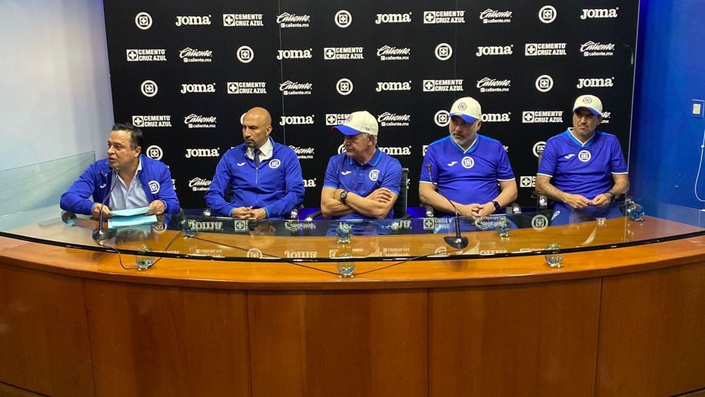 Tuca Ferretti y compañía fueron presentados en Cruz Azul