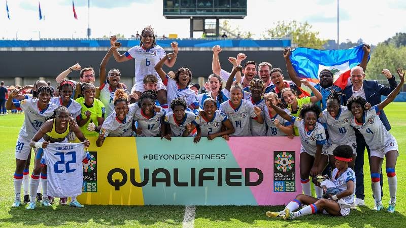 Jugadoras de Haití celebran clasificación tras derrotar a Chile