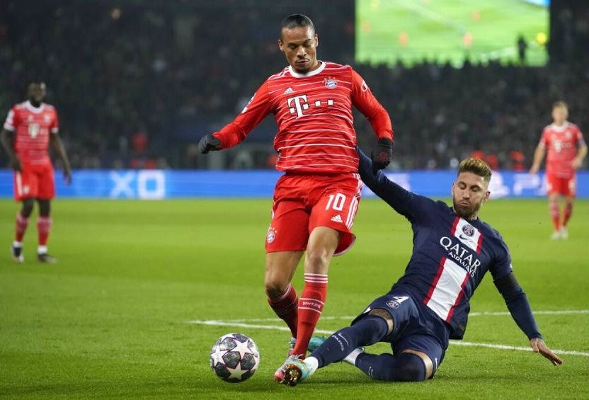 Ramos tratando de quitarle el balón a Sané