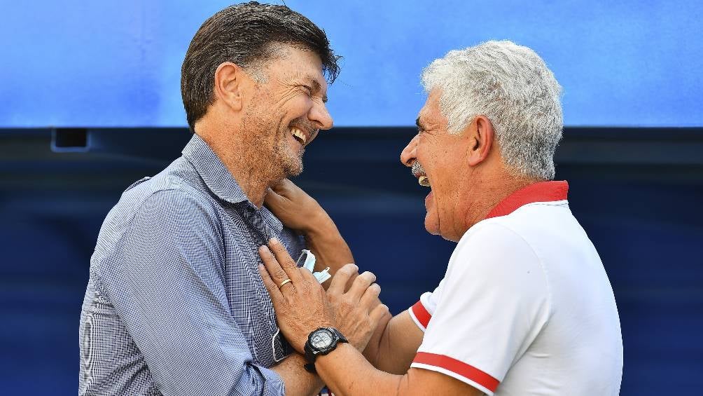 Hernán Cristante bromea con el Tuca Ferretti