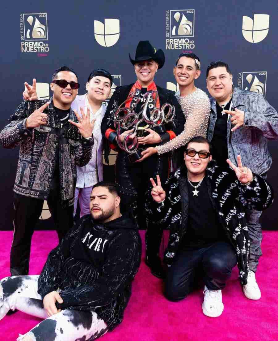 Grupo Firme en Premios lo nuestro